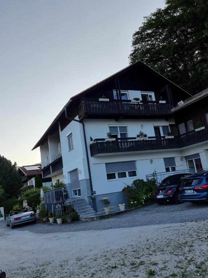 Ferienhaus Burgblick Treffen Ngoại thất bức ảnh