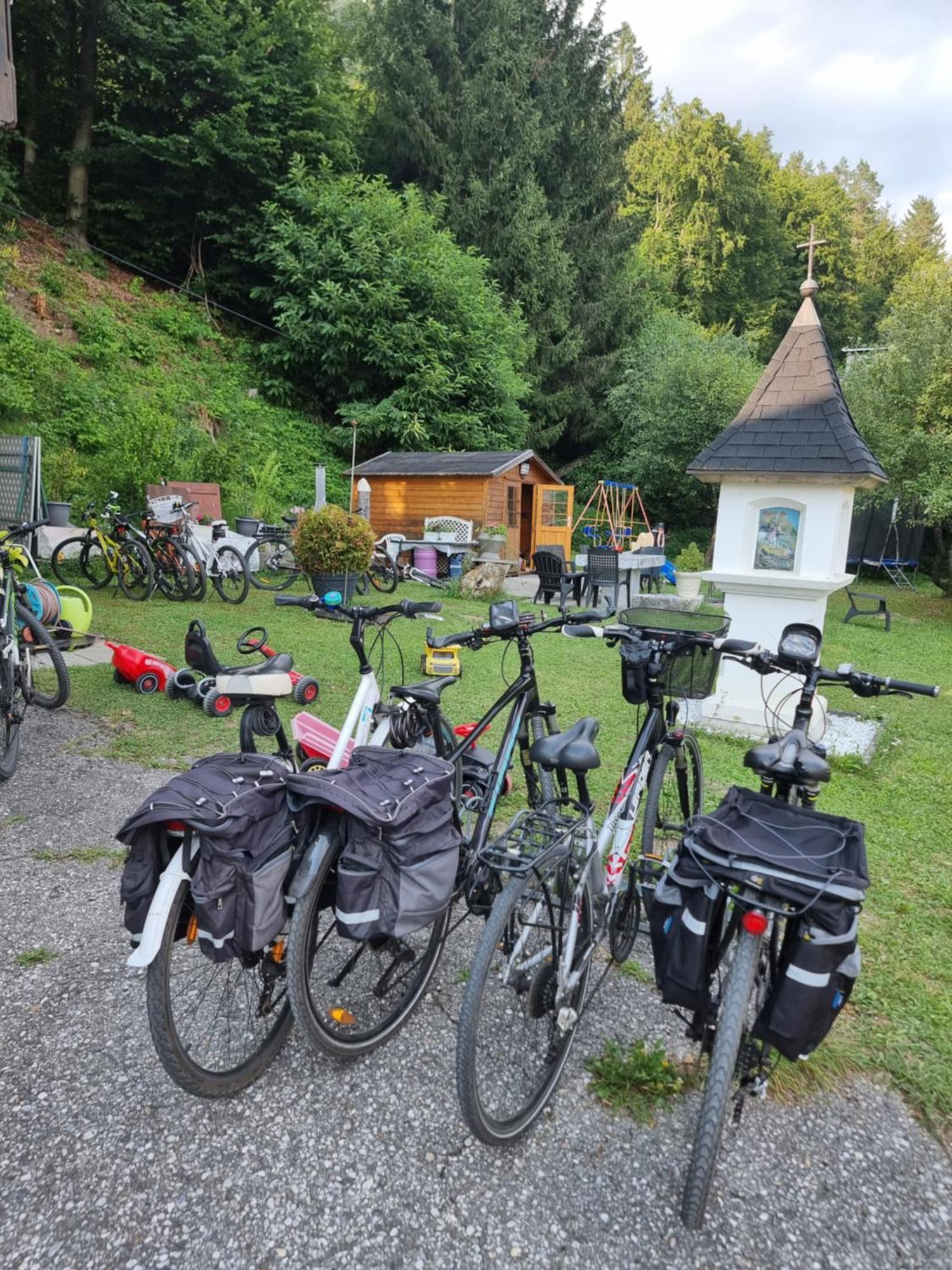 Ferienhaus Burgblick Treffen Ngoại thất bức ảnh