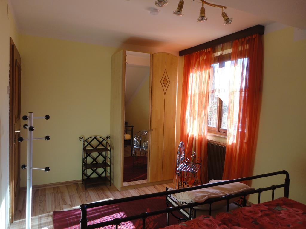 Ferienhaus Burgblick Treffen Phòng bức ảnh