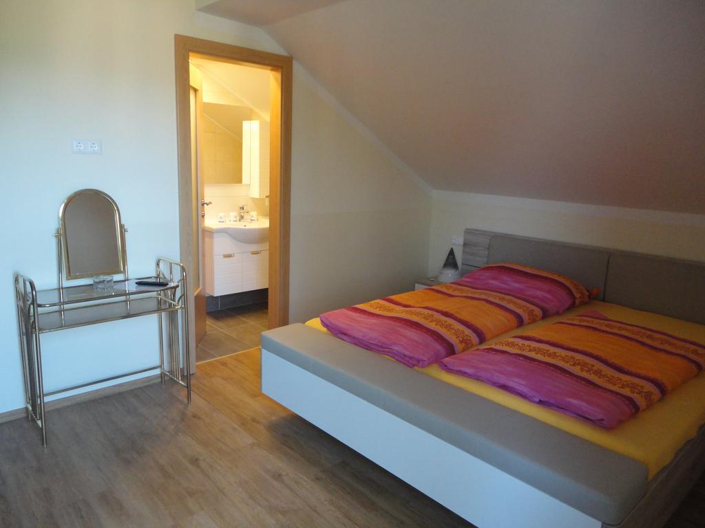 Ferienhaus Burgblick Treffen Ngoại thất bức ảnh